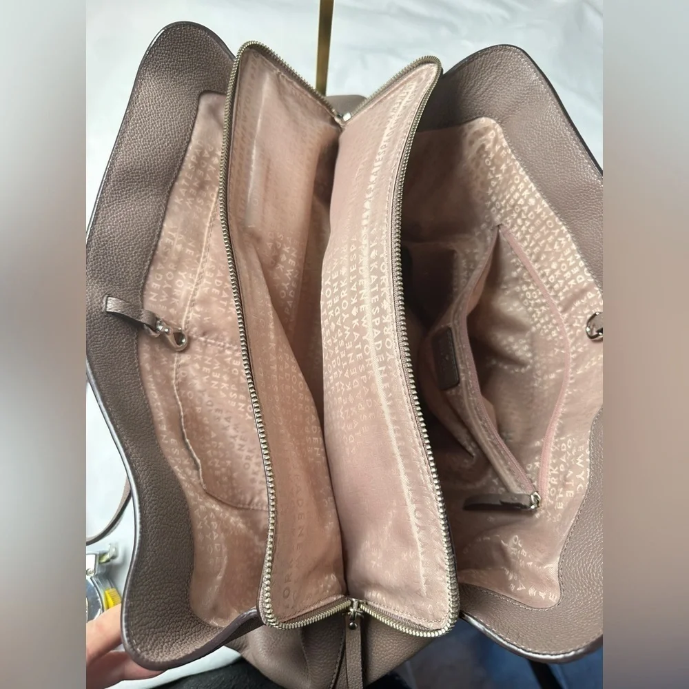 Kate Spade Larchmont Avenue Large Evangelie Satchel In Taupe